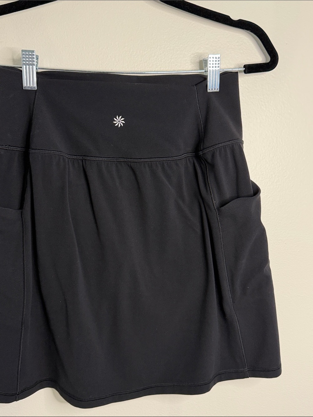 Athleta Salutation Stash Pocket 16.5" Skort Pockets Black Activewear Small - Picture 3 of 8